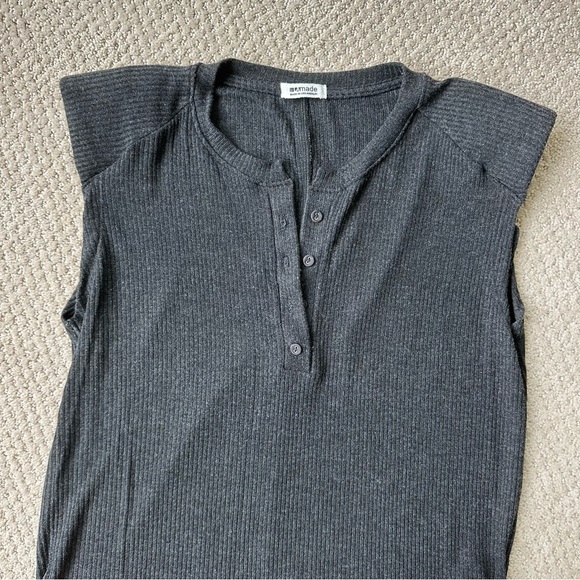 LA made Charcoal Sleeveless Padded Henley Size M - Picture 7 of 8